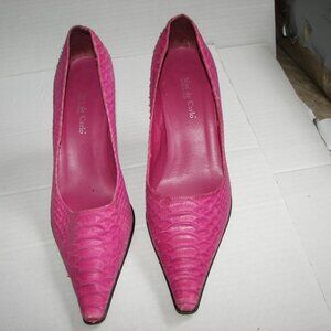 Max de Carlo women's fuchsia pointed toe embossed leather 8B pumps